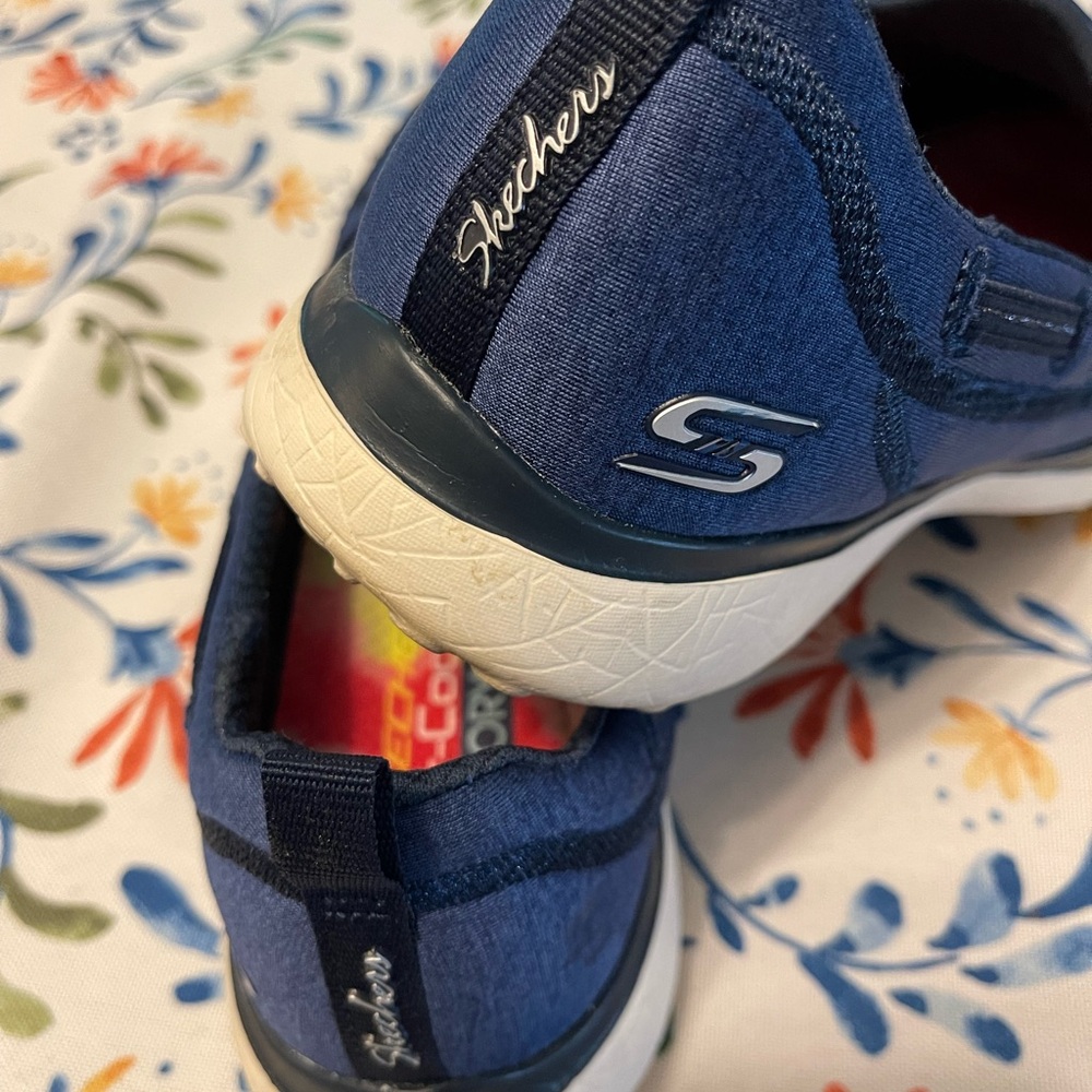 Sketchers - Picture 2 of 6